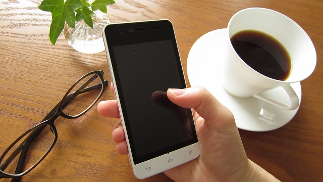 働かずに生きる